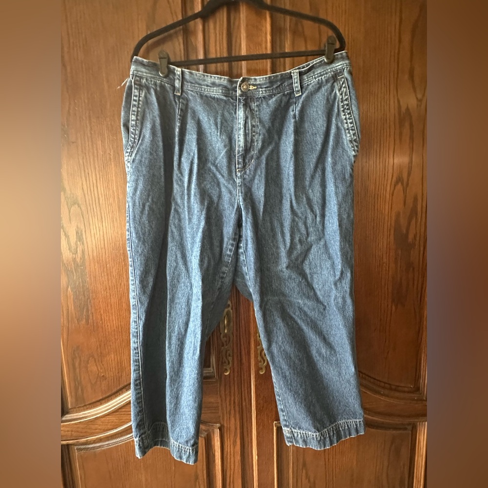 Liz Claiborne Blue Ankle Cropped Jeans with Pleated Front
